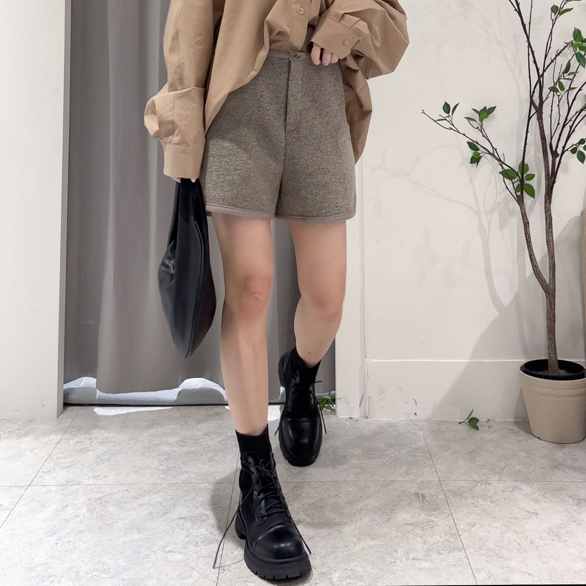 H11精緻配邊細緻小釦毛尼感短褲(M)