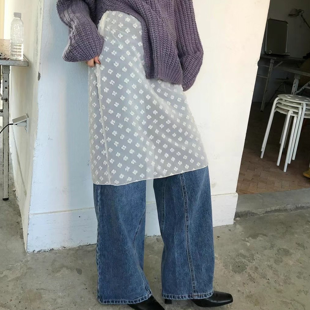 H17 UV領刺繡細緻小花外搭背心(白)