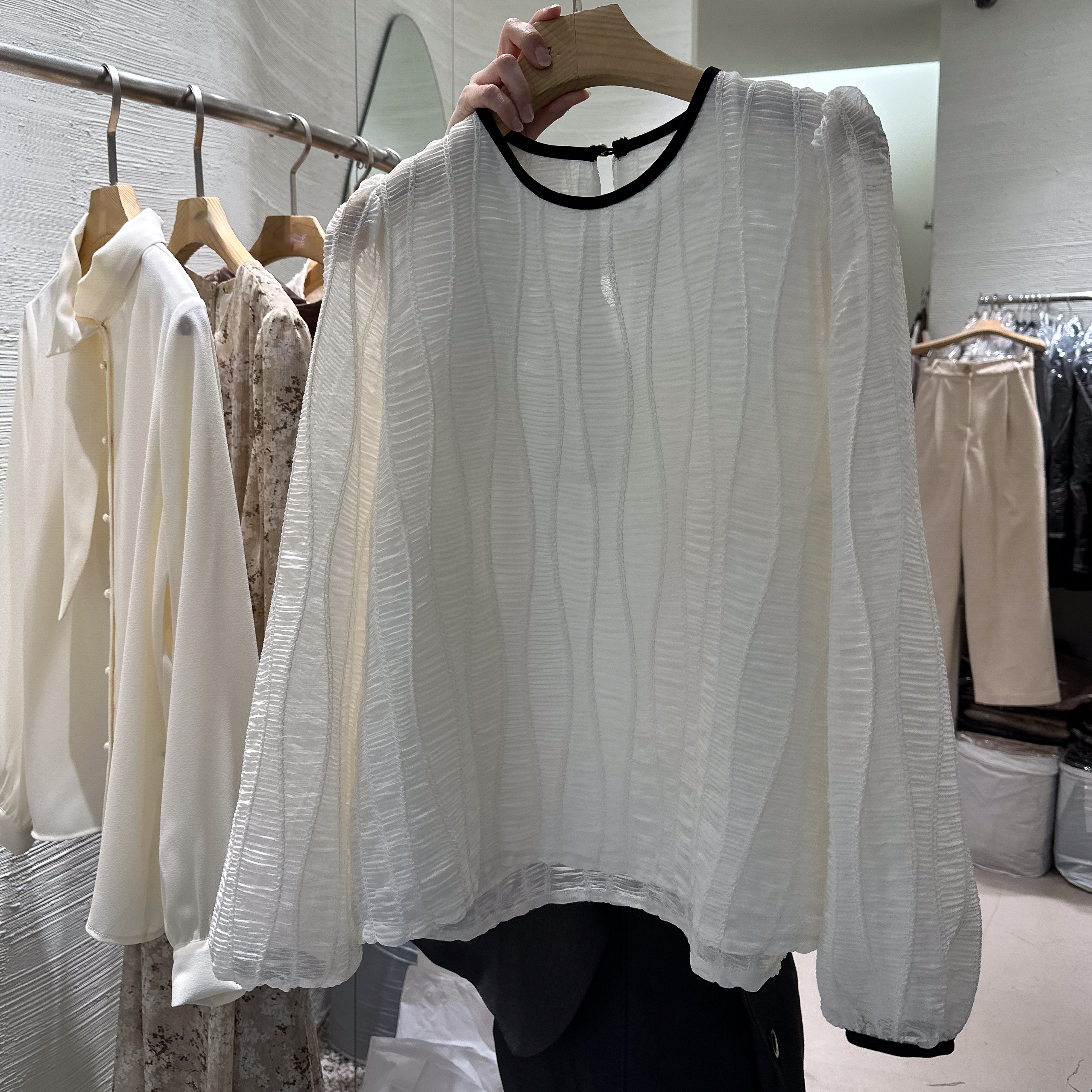 H22細緻水波紋配色黑邊衫