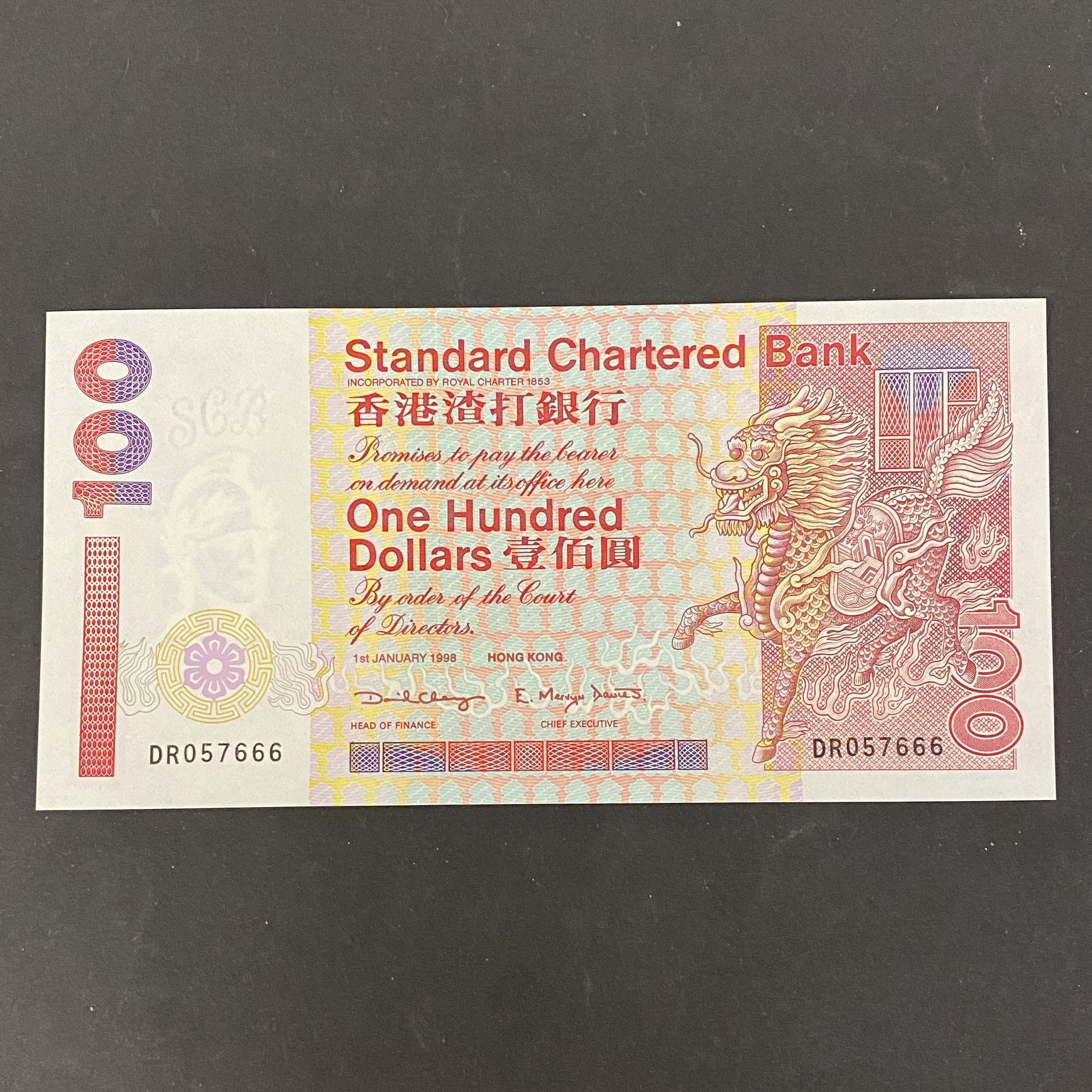 1998 Standard Chartered Bank 100 dollar, "Small Kirin" (UNC) DR 057666 - Leopard Number