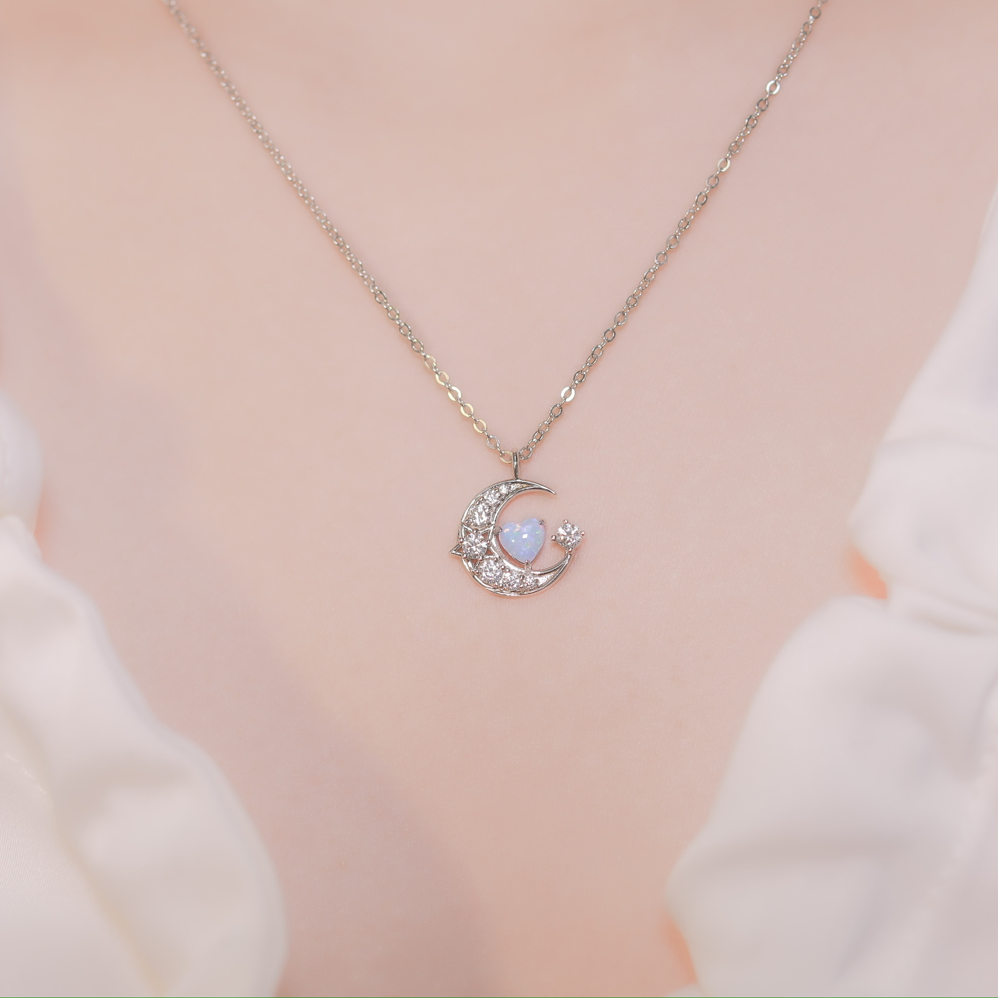 | 925 Silver・ White Gold  | Cuddling On The Moon Necklace | NE0995 |