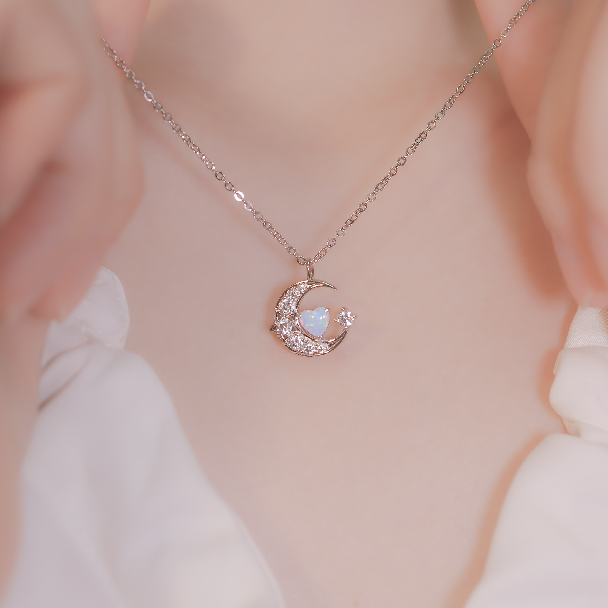 | 925 Silver・ White Gold  | Cuddling On The Moon Necklace | NE0995 |