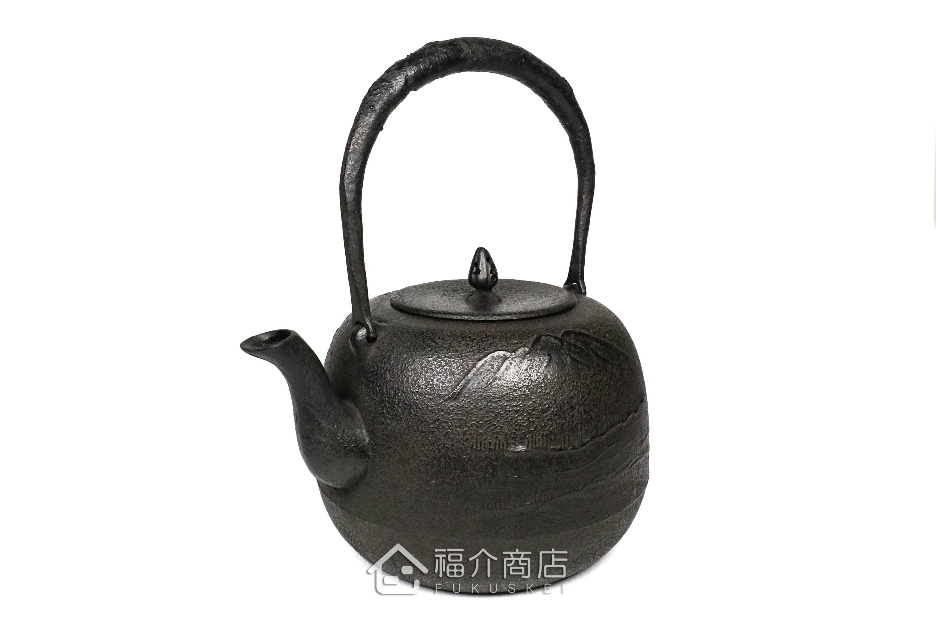 薰山工房所製作煮水泡茶用的鐵壺,壺身有櫻鮭紋飾