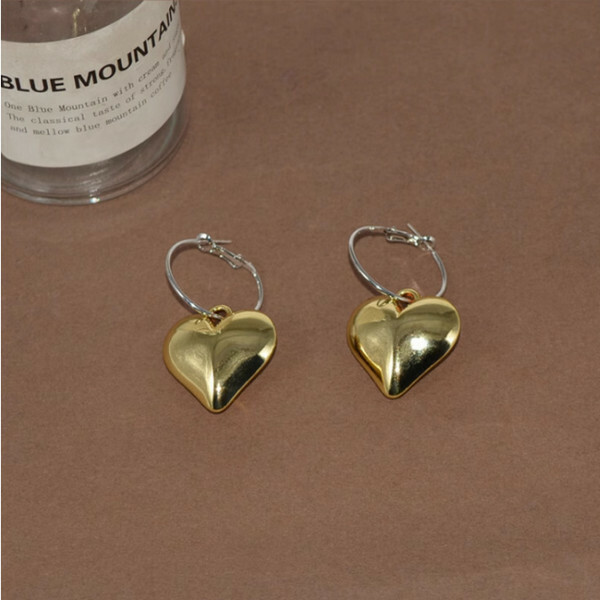 Metal cubes love the heart