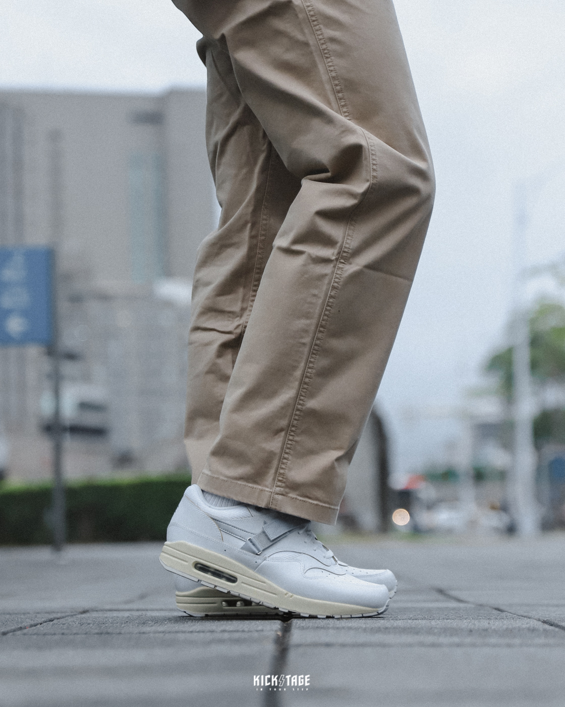 Nike Air Max 1 "Timeless" 白銀 全白 復古泛黃底 慢跑鞋 魔鬼氈 AF1 HI 男鞋【FJ5472-121】AM1