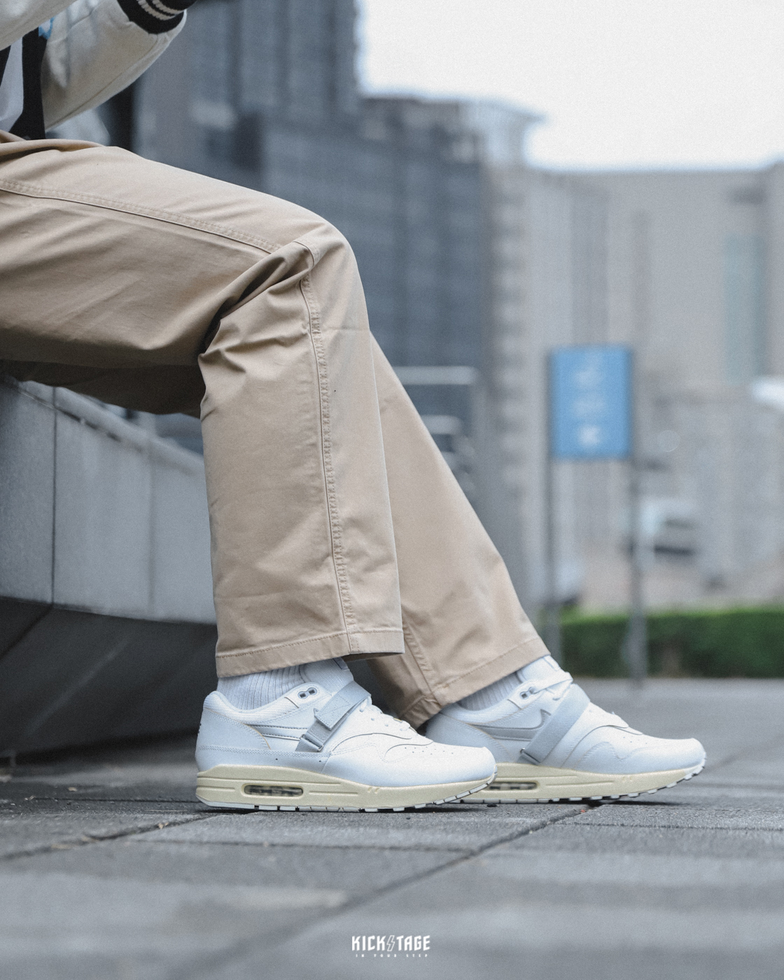 Nike Air Max 1 "Timeless" 白銀 全白 復古泛黃底 慢跑鞋 魔鬼氈 AF1 HI 男鞋【FJ5472-121】AM1