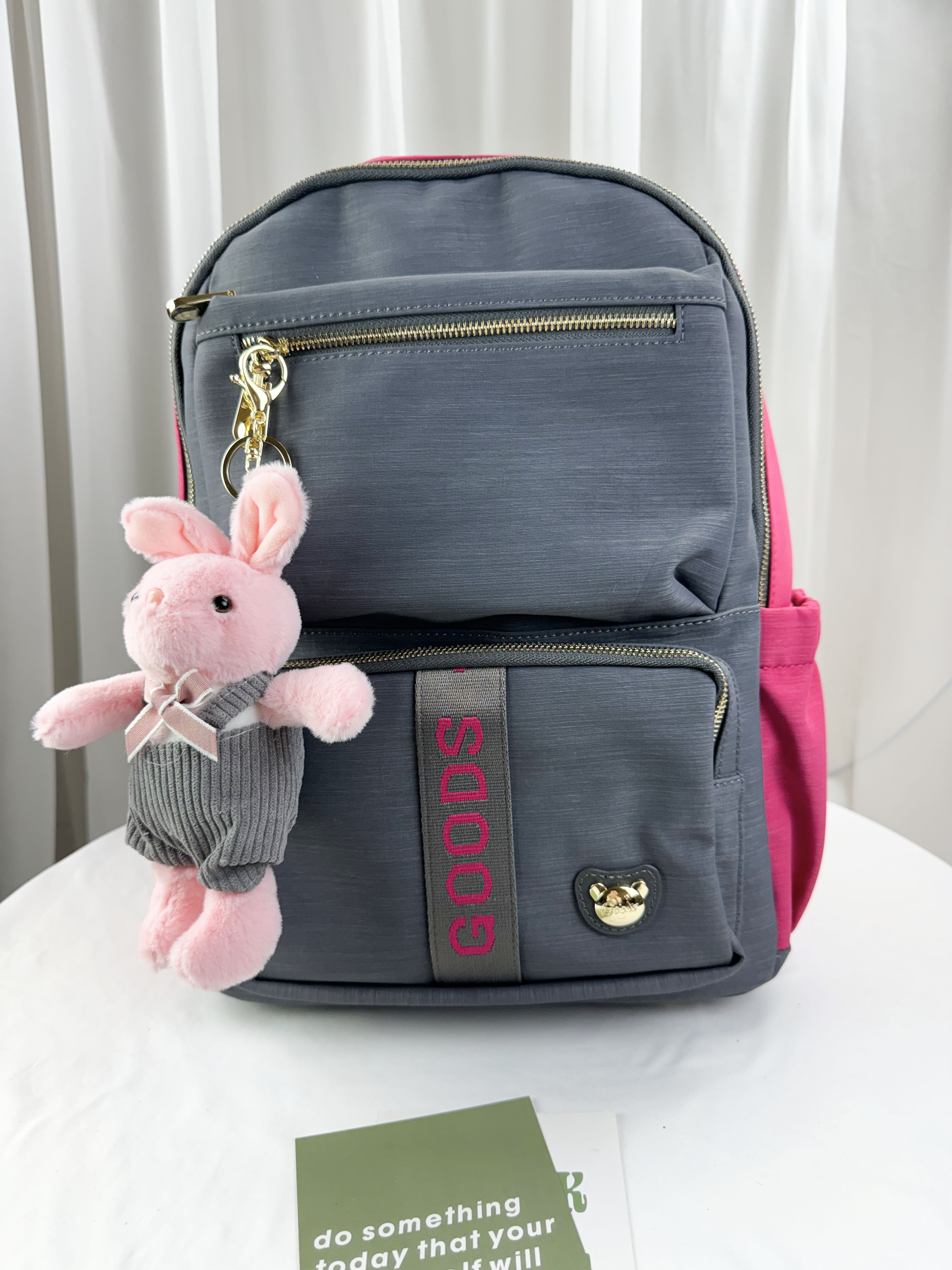 GOODS 灰桃拼色防潑水後背包 附兔兔吊飾 #2627