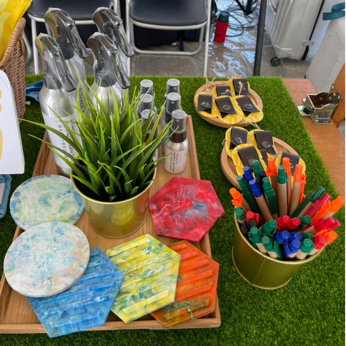 現場帶來鳳梨葉纖維製品給大家認識