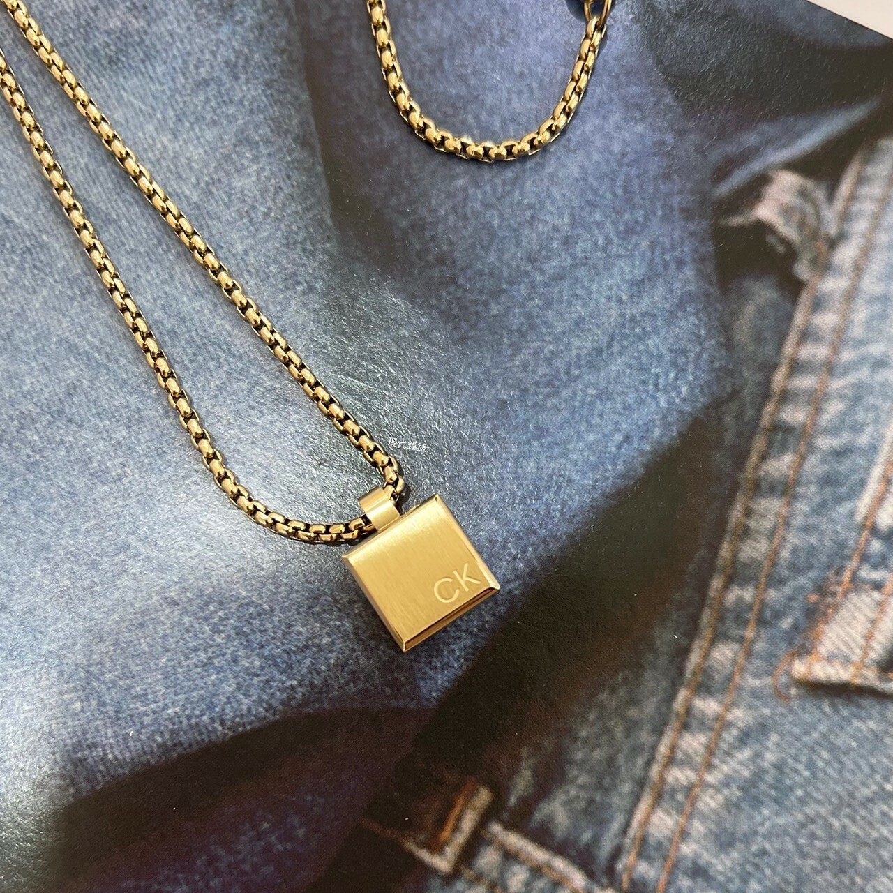 【Calvin Klein】CK飾品-正方形墜項鍊(金色) CKF35000487 現代鐘錶
