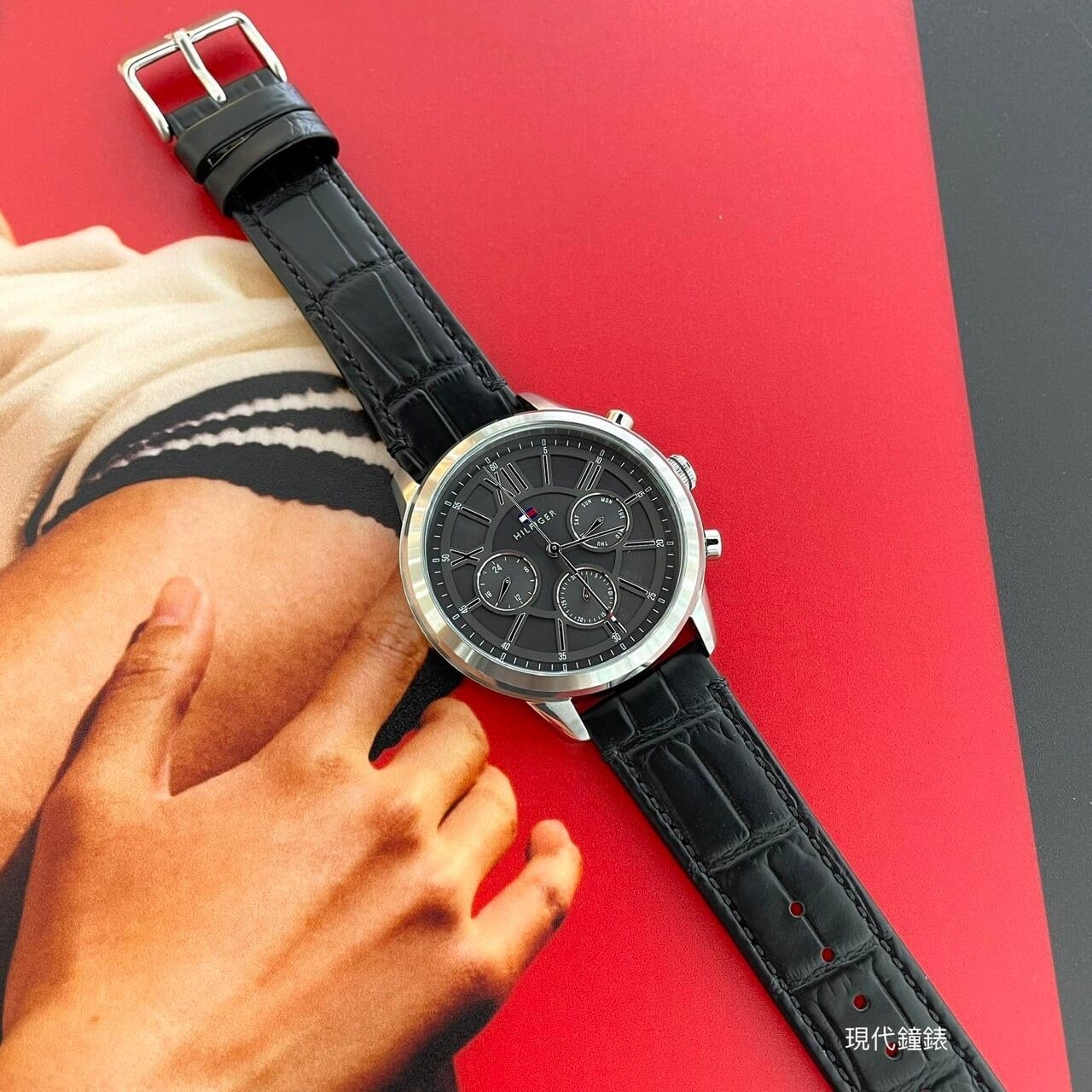 【Tommy Hilfiger】時尚黑面三眼皮革男錶 1710527 44mm 現代鐘錶
