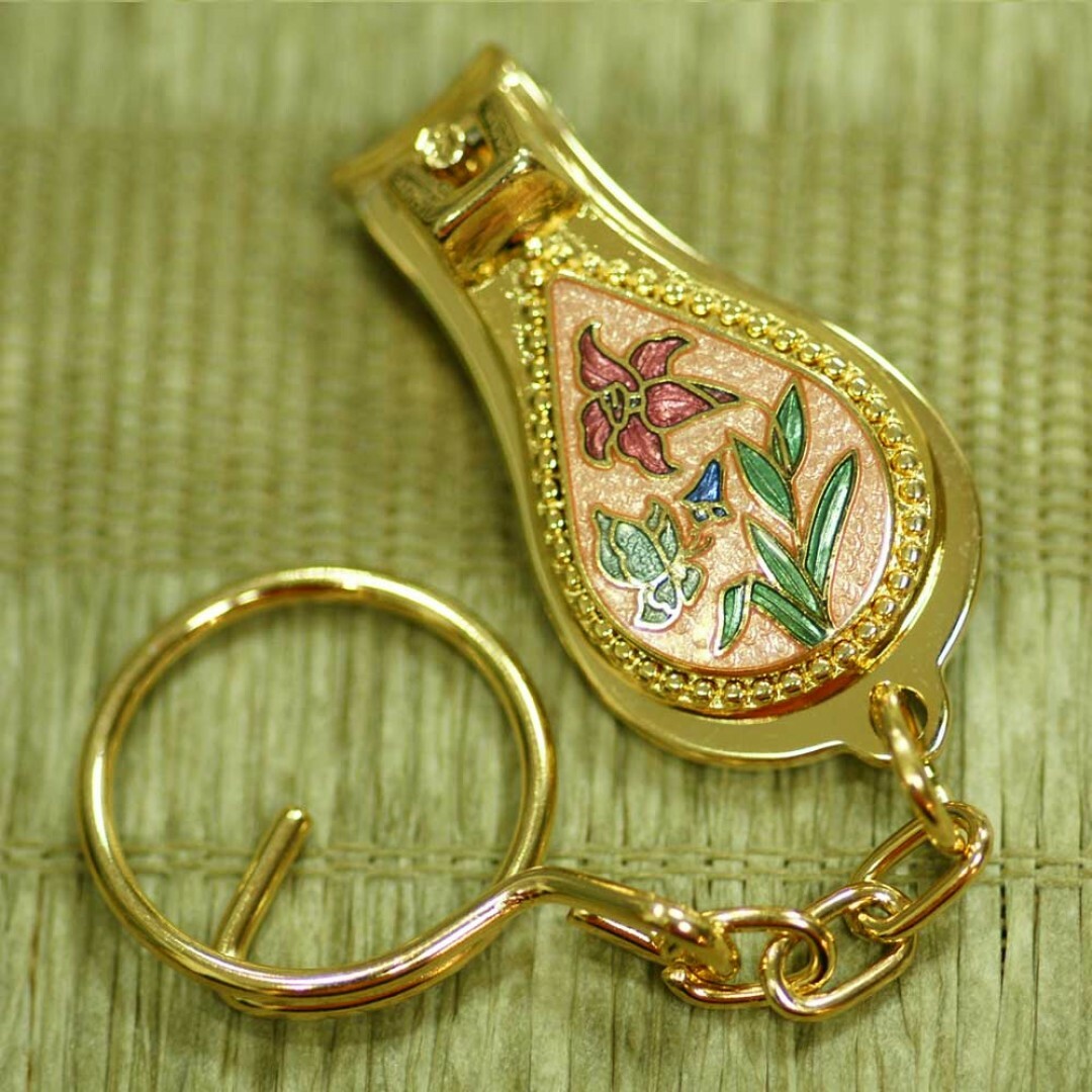 景泰藍指甲刀鎖圈-水滴形蝴蝶‧花草(顏色隨機出貨)