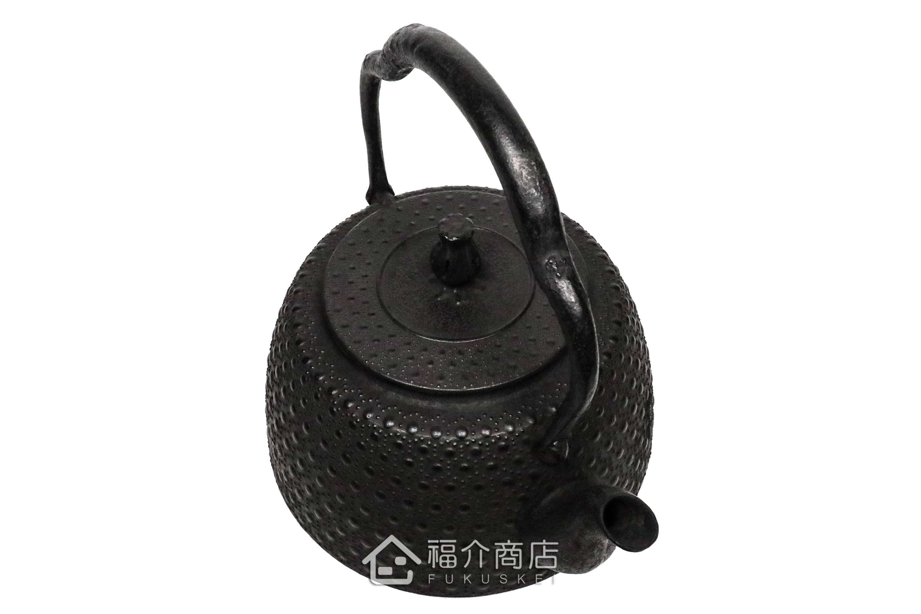 薰山工房所製作煮水泡茶用的鐵壺,壺身有龜甲紋飾