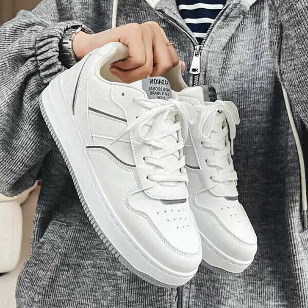 Casual little white shoes trendy model