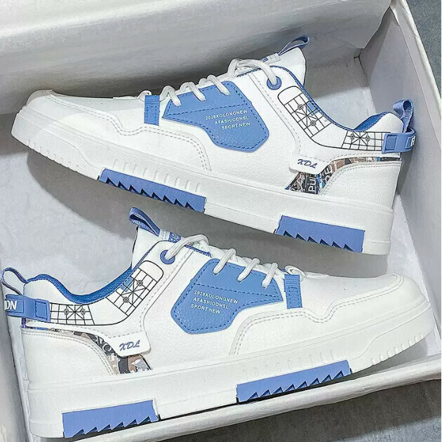 Casual sneakers trendy