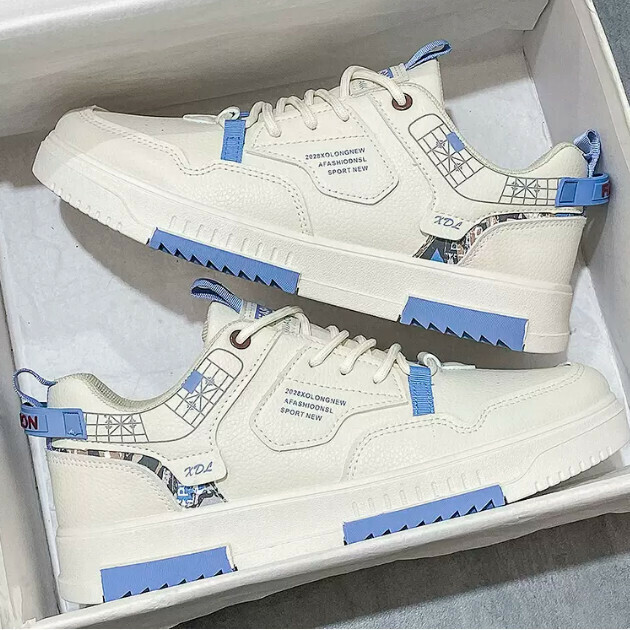 Casual sneakers trendy