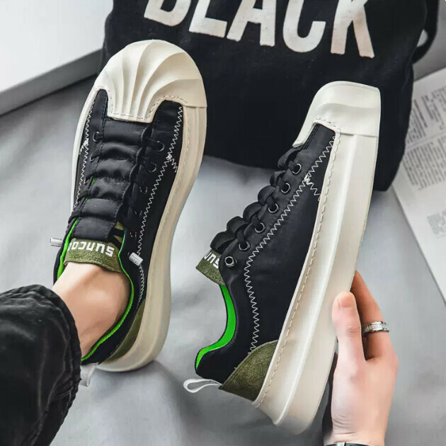 Casual sneakers for casual wear