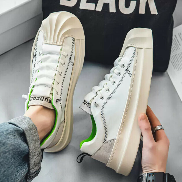 Casual sneakers for casual wear