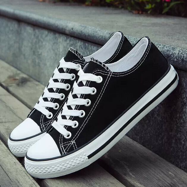 Casual sneakers