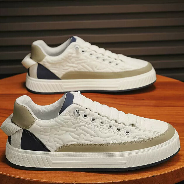Casual sneakers for casual wear