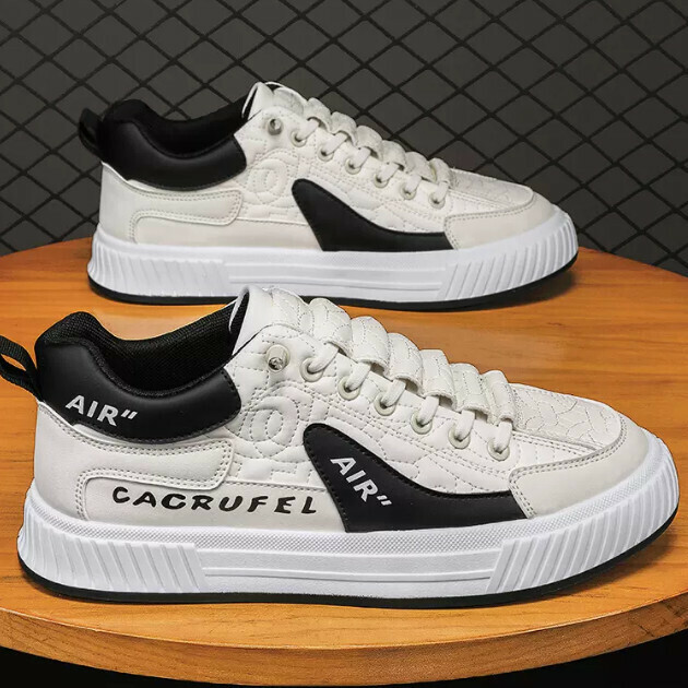 Casual sneakers trendy