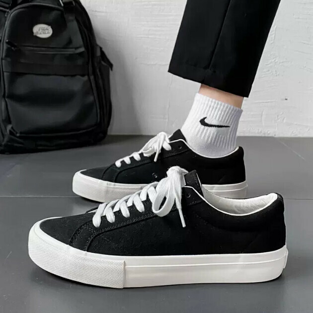 Casual sneakers