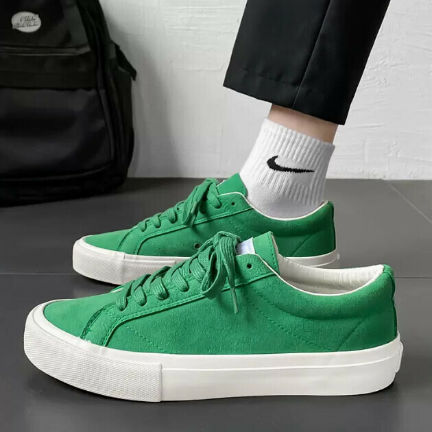 Casual sneakers