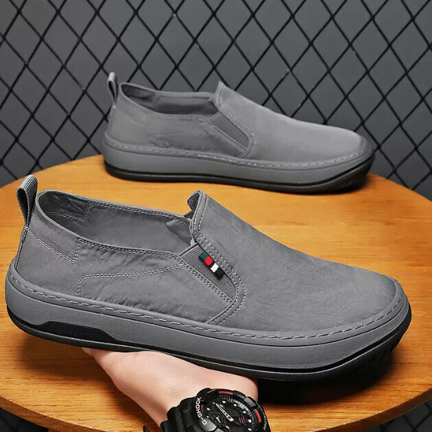 Canvas casual flat shoes are fashionable