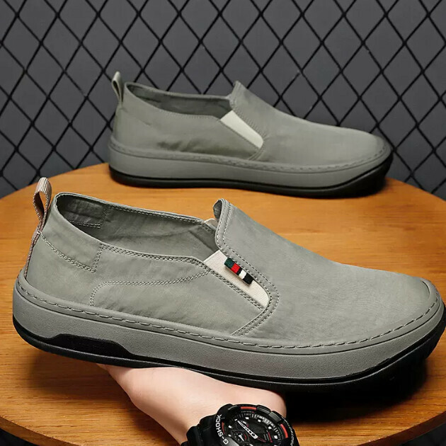 Canvas casual flat shoes are fashionable