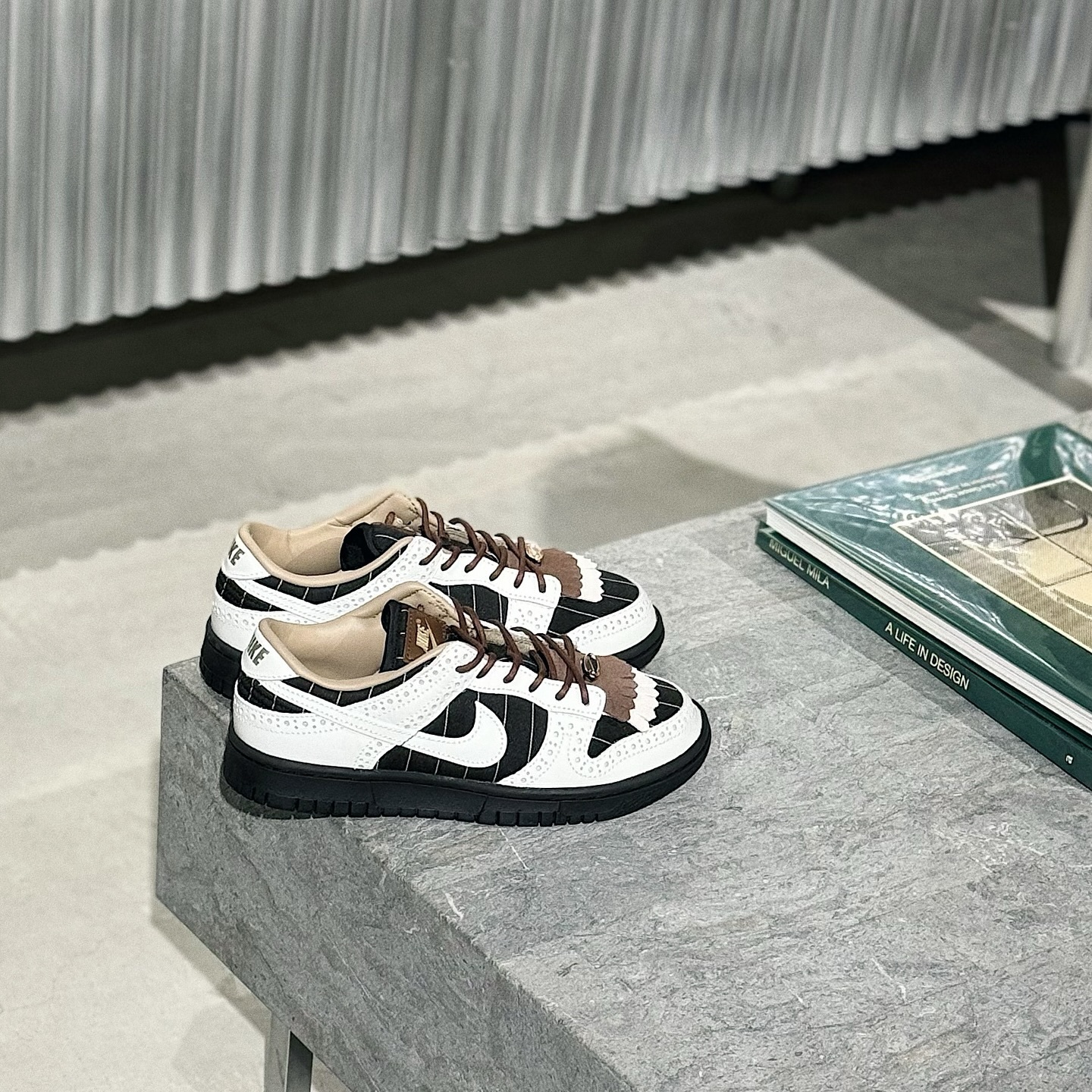 Nike Dunk Low LX 英倫風 黑白棕 雕花鞋 雕花 細條紋 皮革 FV3642-010