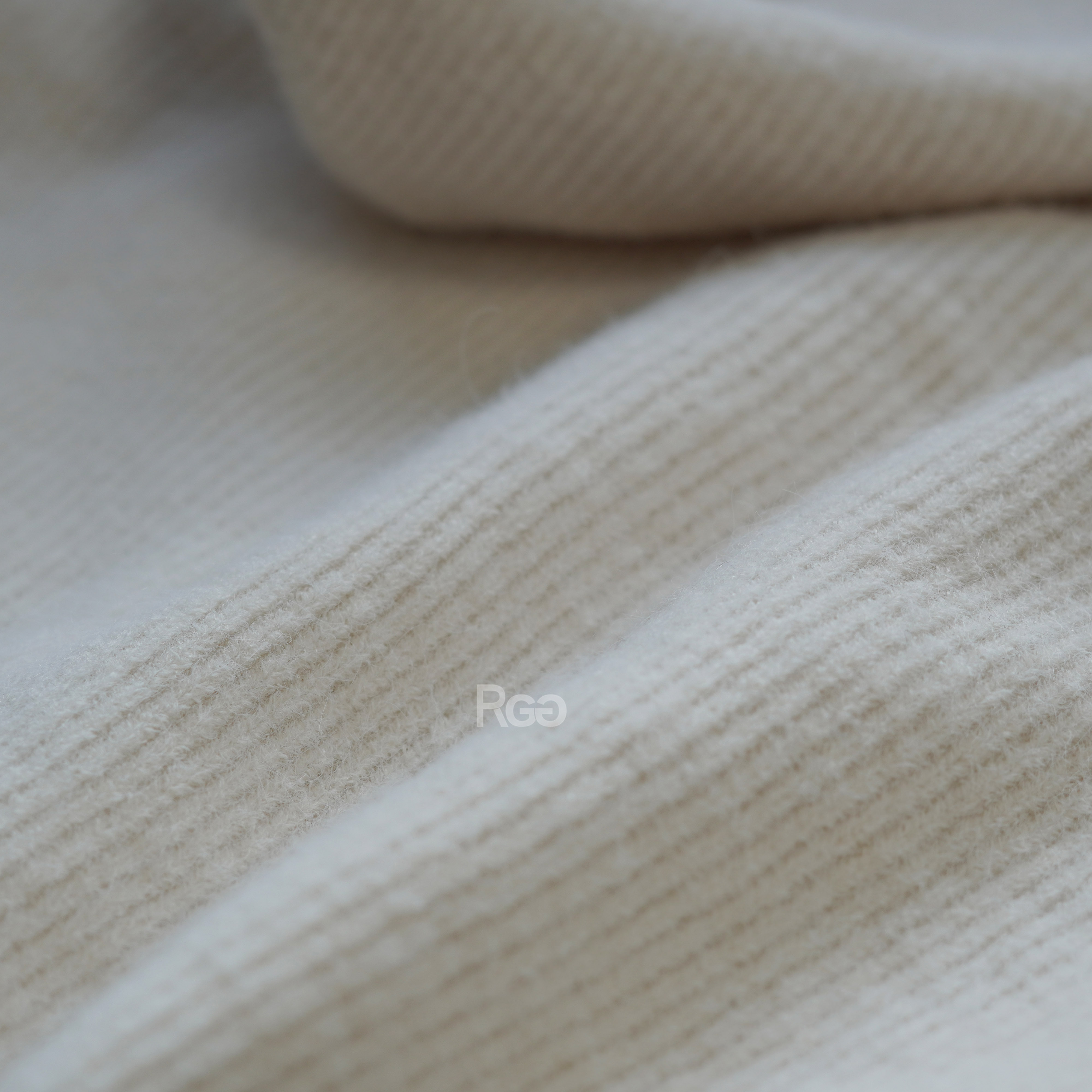 #8770 短版針織連帽外套材質近照