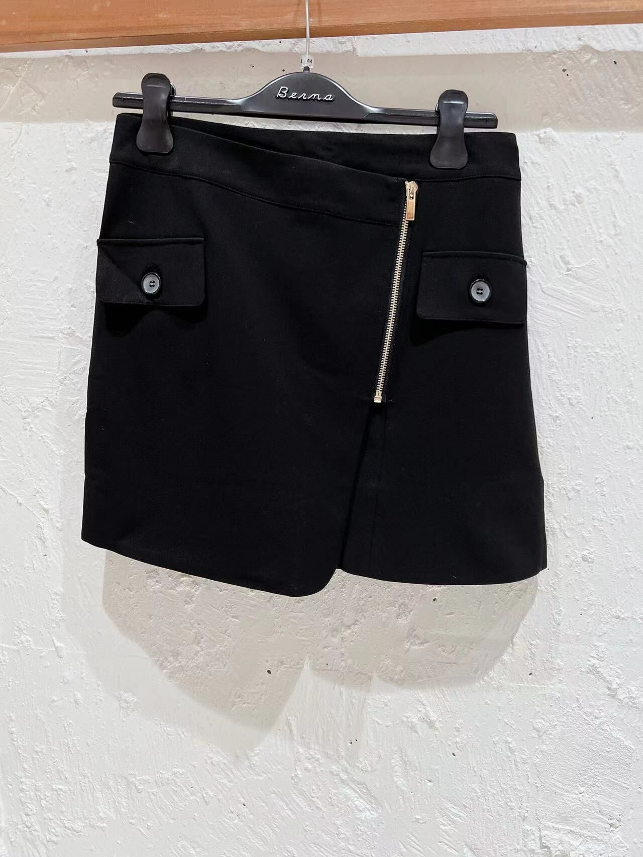 黑色拉鏈款半截裙 -T