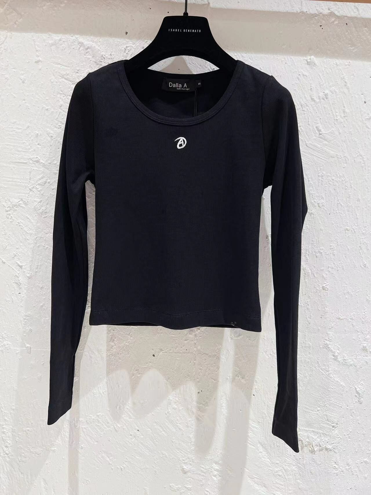 Dalla A 黑色刺綉logo上衣 -T