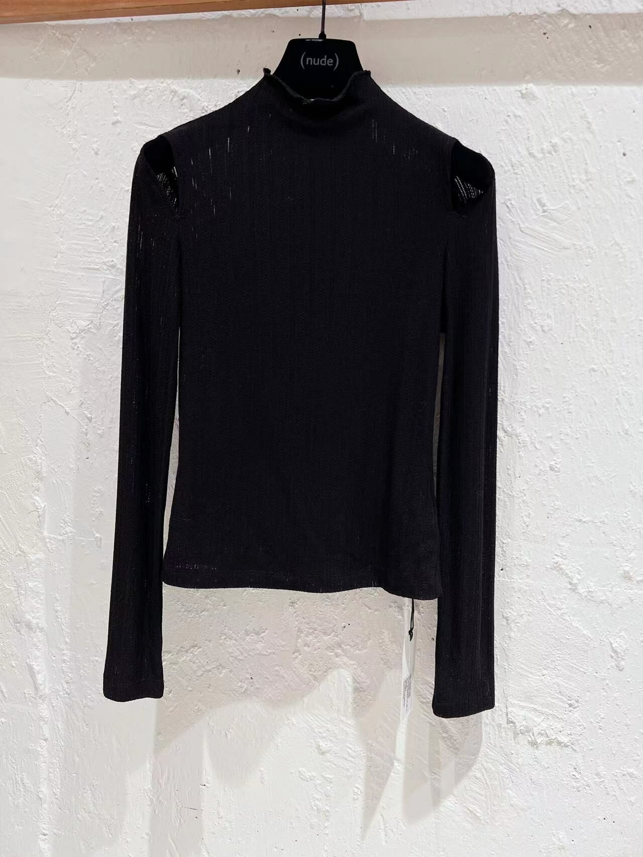 黑色設計感上衣 -T