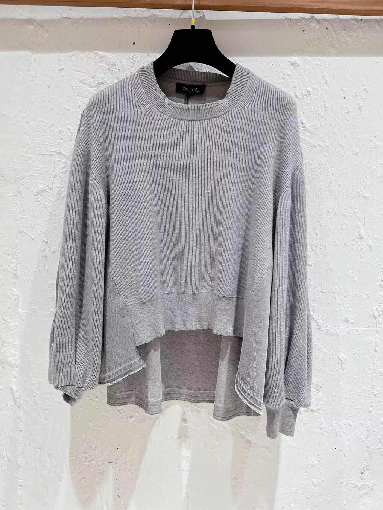 Dalla A 灰色拼接不規則性格上衣 -T