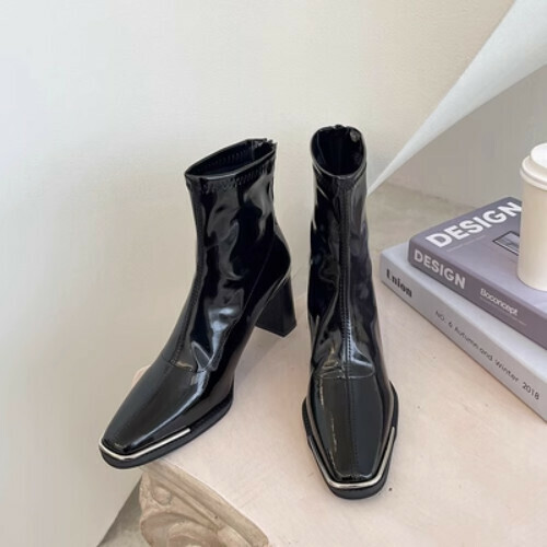 Skinny patent leather boots with block heel and square head