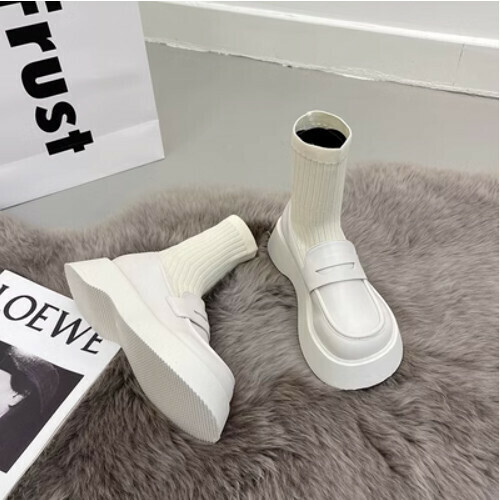 Thick-soled elastic boots