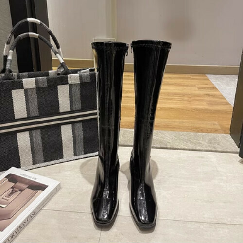 Boxy patent leather boots