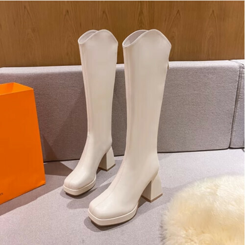 Block-heeled V-heeled boots