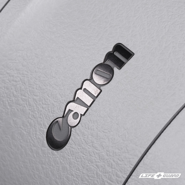 皮紋白貼膜質感特寫，LIFE+GUARD 設計風格