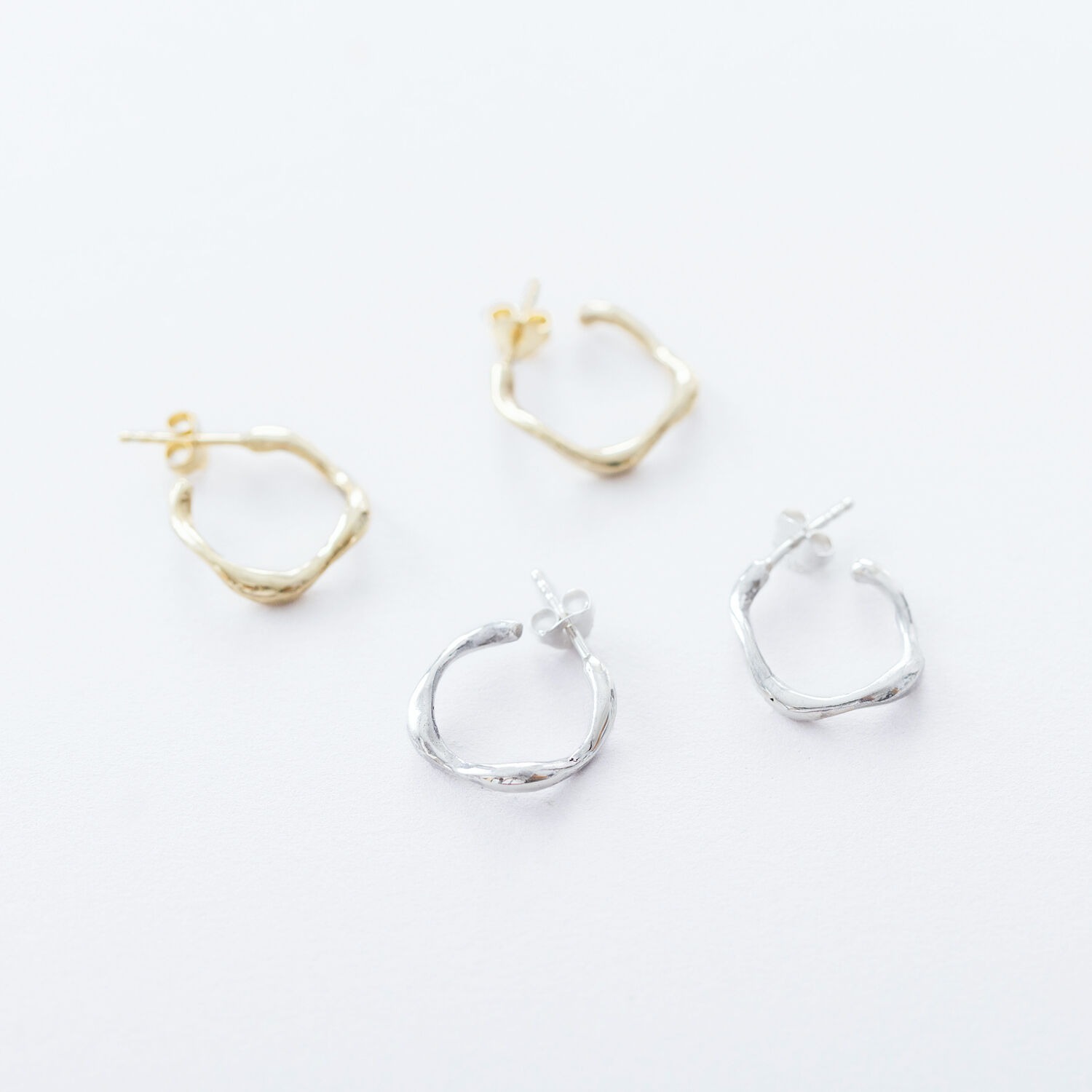 Pisceans - 微方波浪圈針式耳環 SV