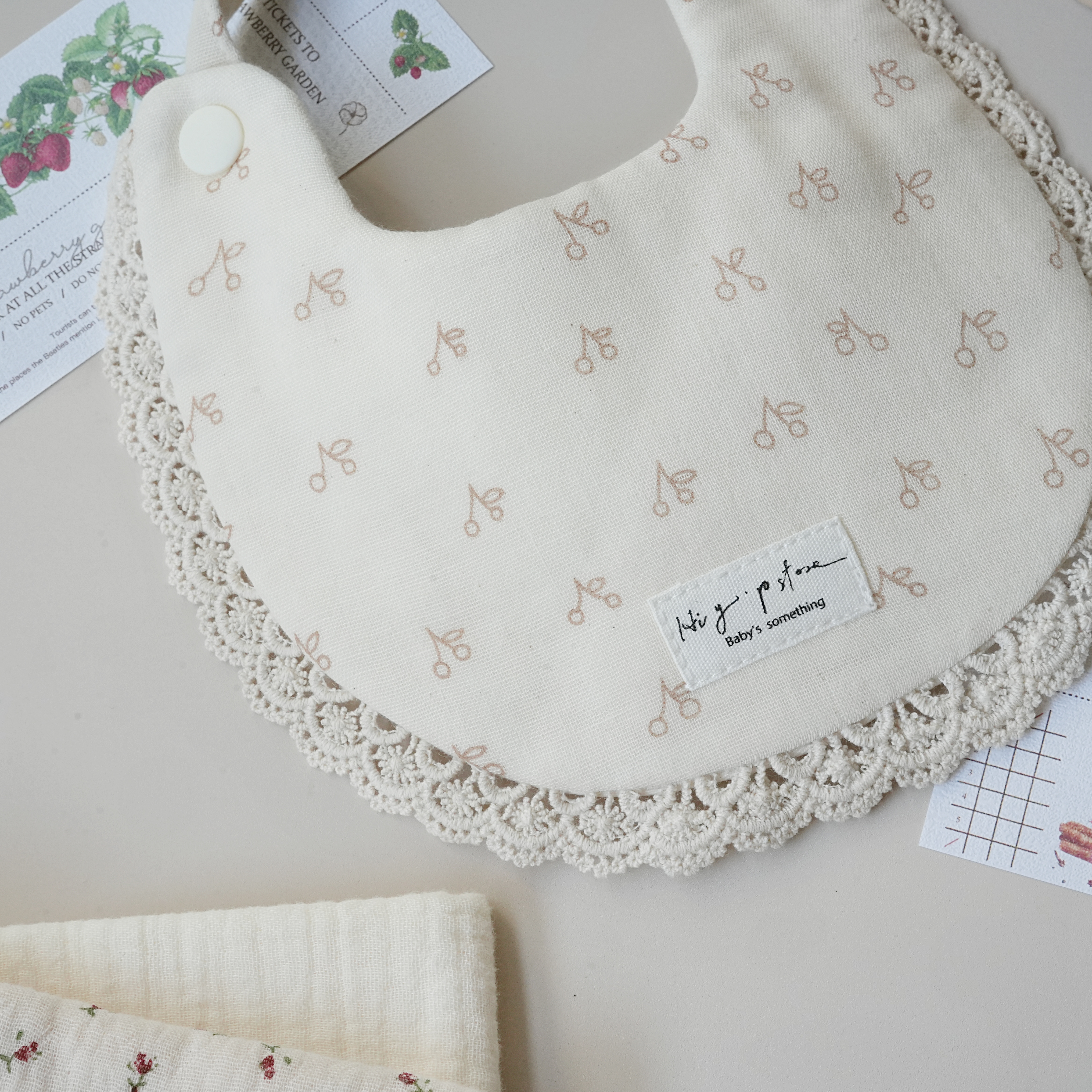 Hi Y.P store-手作圍兜-小小櫻桃