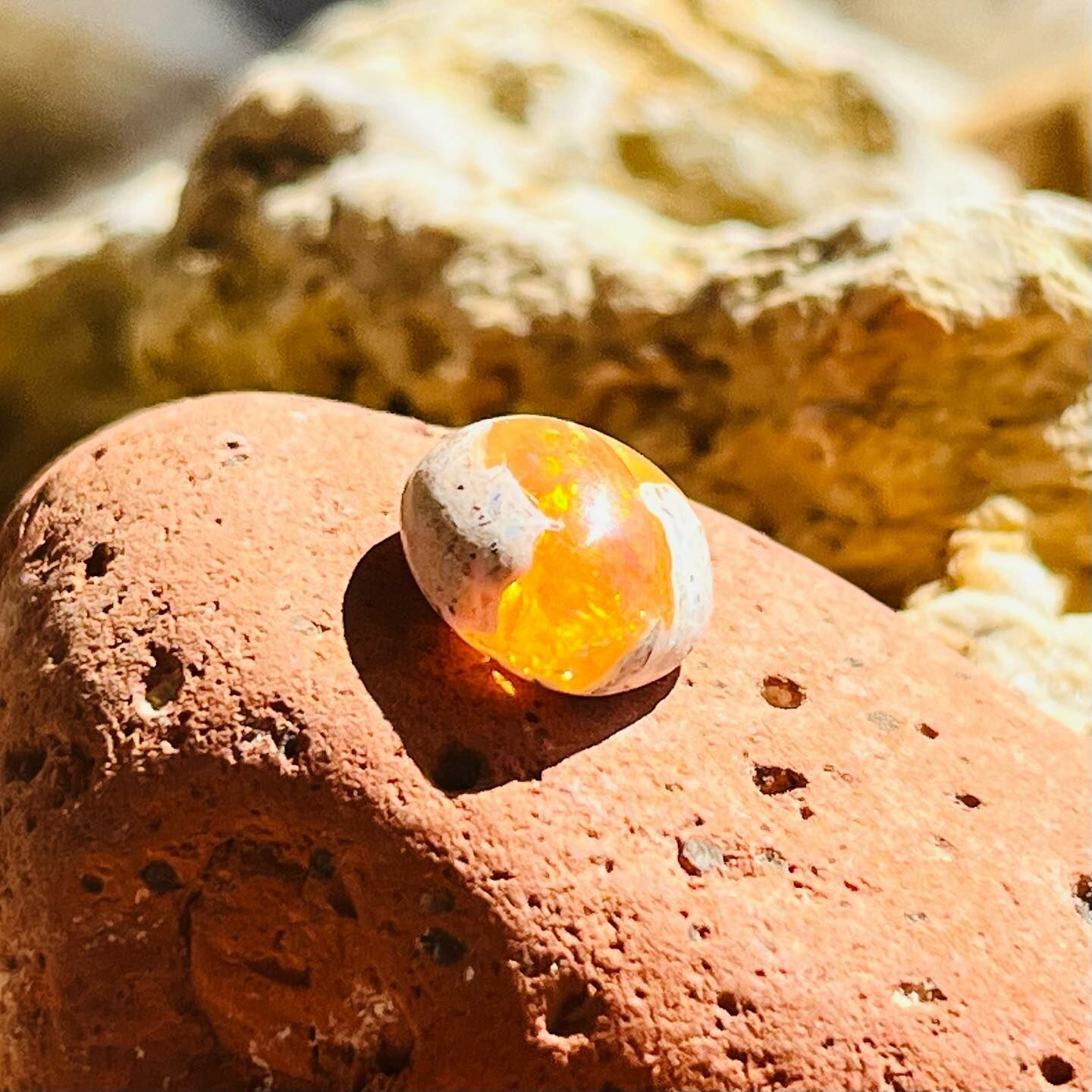 [原石] 墨西哥火蛋白石 礫背蛋白石