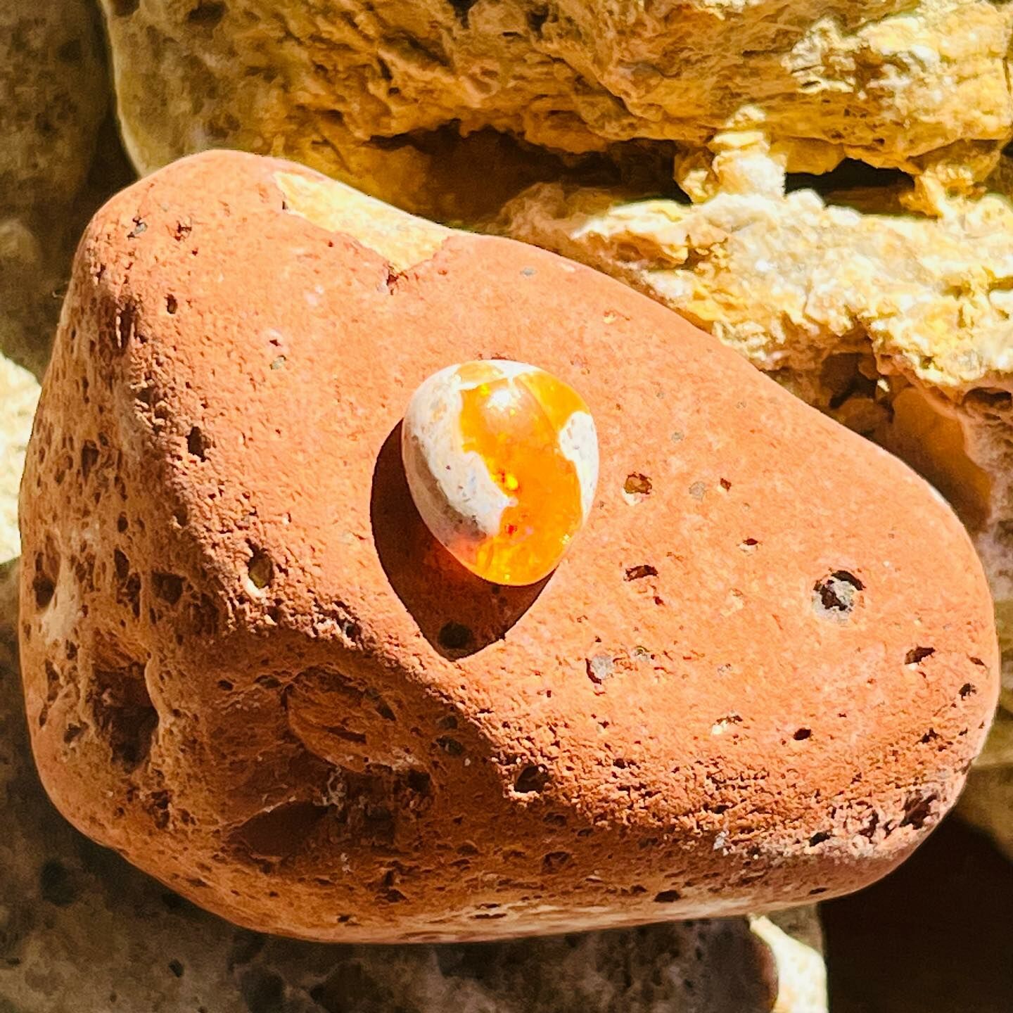 [原石] 墨西哥火蛋白石 礫背蛋白石