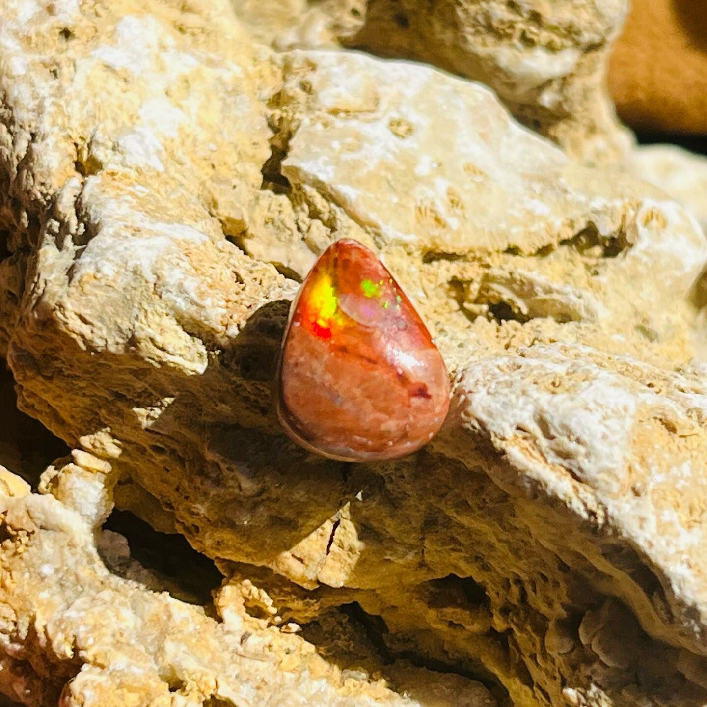 [原石] 墨西哥火蛋白石 礫背蛋白石