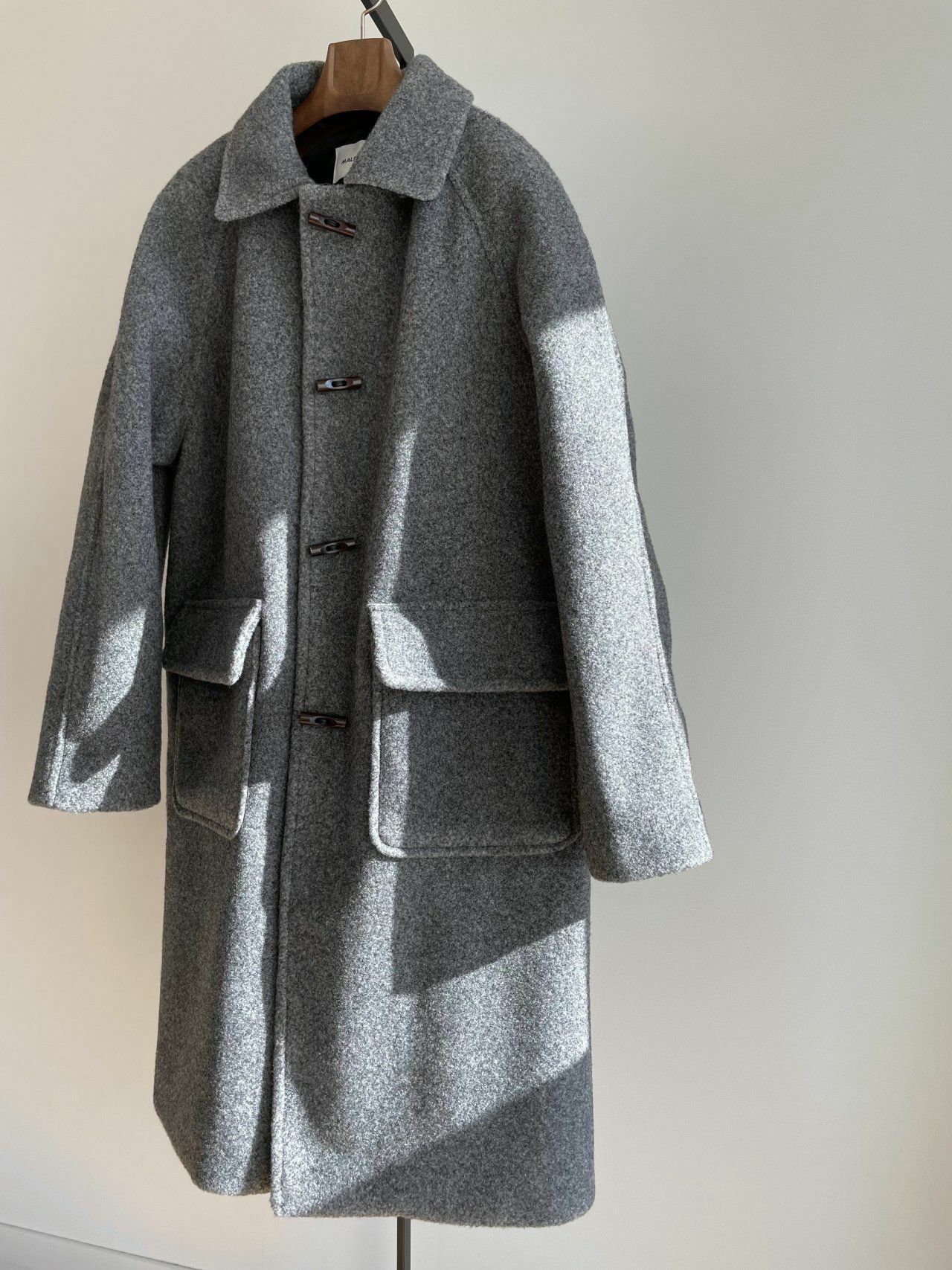 反領牛角鈕開胸長褸 MALENKII-035JK