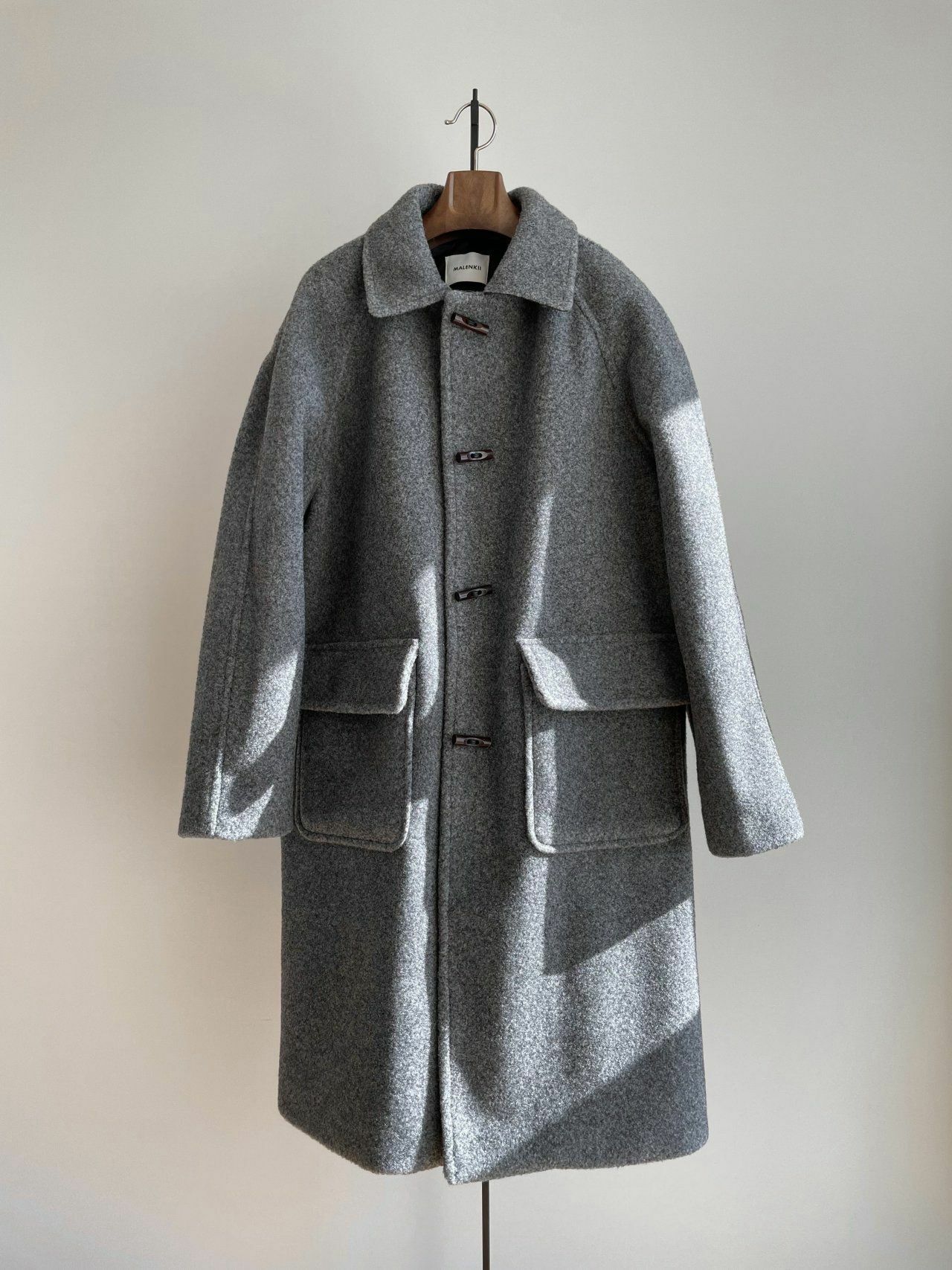 反領牛角鈕開胸長褸 MALENKII-035JK