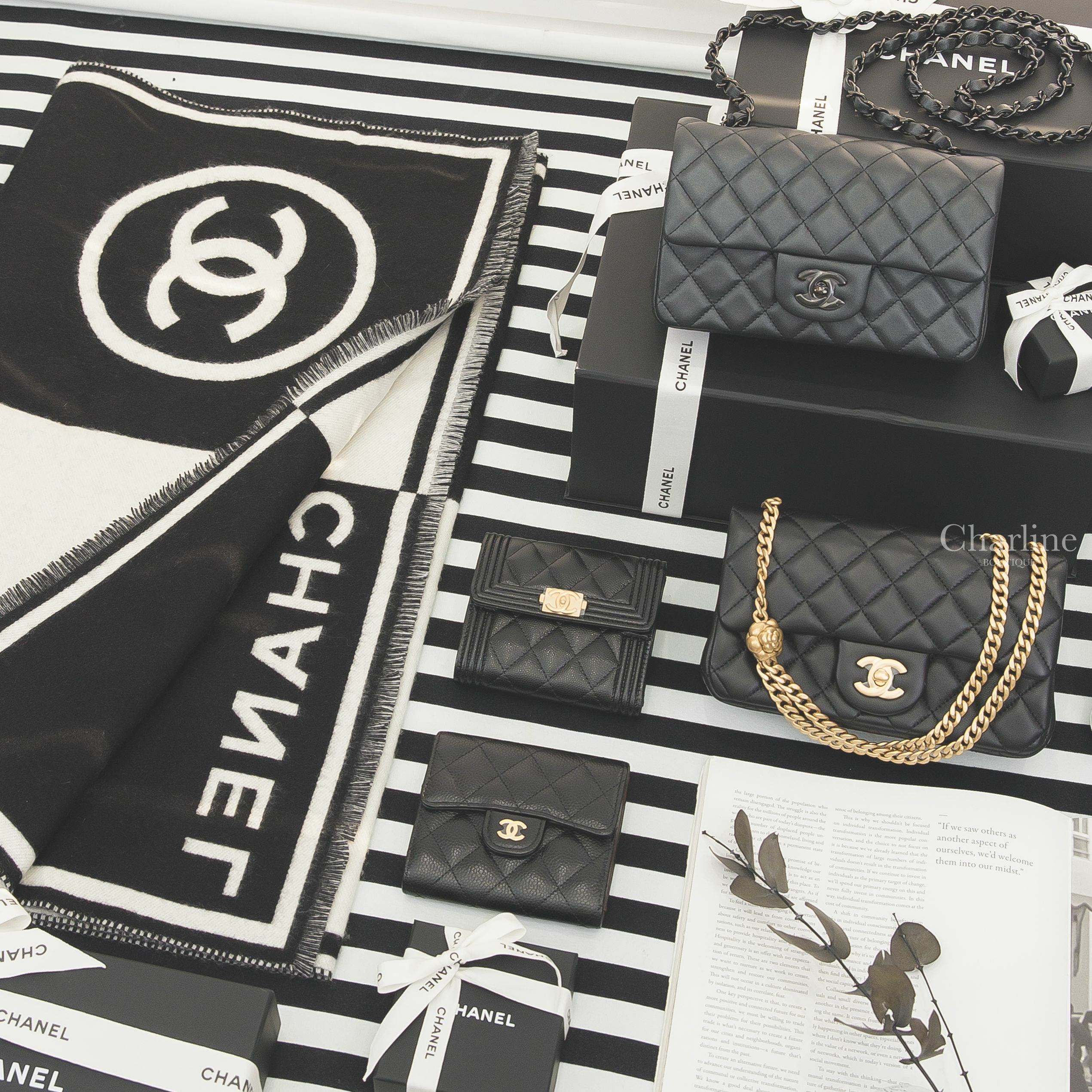 Chanel 黑色黑釦黑鍊20cm肩背包,黑色金CC山茶花鍊帶20cm肩背包,白色拼黑色喀什米爾圍巾,Chanel Boy Wallet 黑色三折短夾,Chanel Flap Wallet 黑色三折短夾-Charline Boutique 精品代購