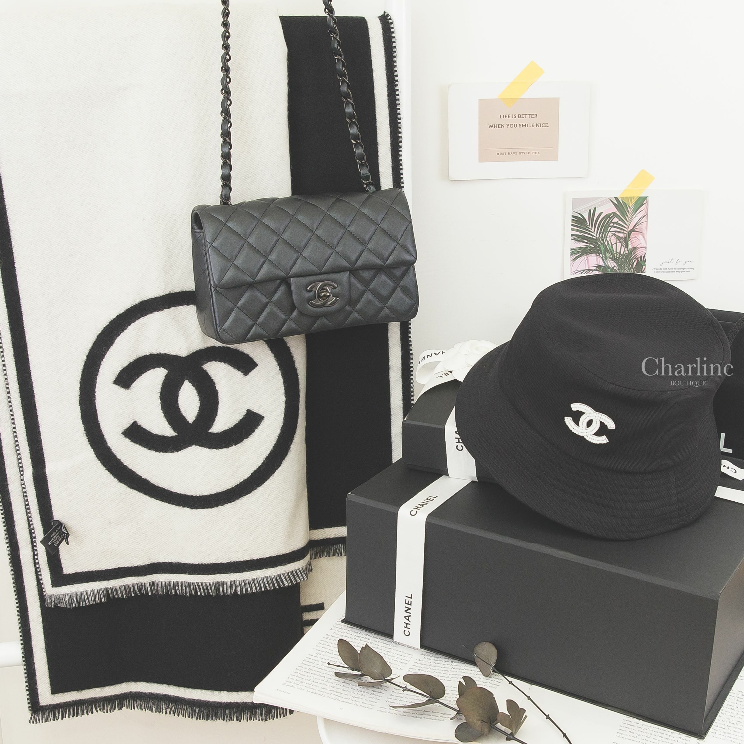 Chanel Mini Flap Bag 黑色黑釦黑鍊20cm小羊皮菱格紋肩背包,Chanel Hat 黑底白色珠珠CC拼黑紅格紋內裡棉質漁夫帽,Chanel Scarf 白色拼黑色字樣喀什米爾流蘇圍巾-Charline Boutique 精品代購