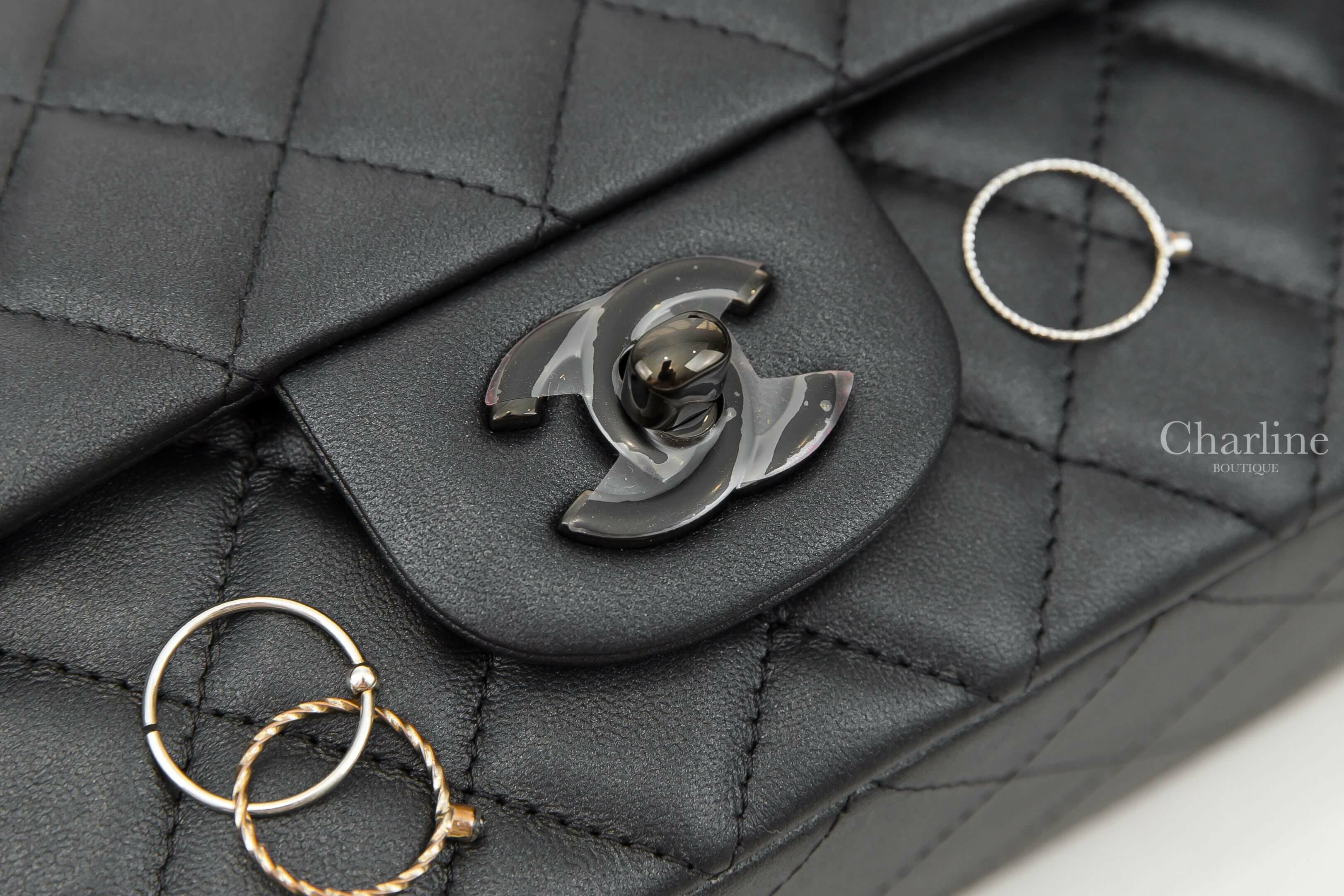 Chanel Flap Bag 黑色黑釦黑鍊20cm小羊皮菱格紋肩背包