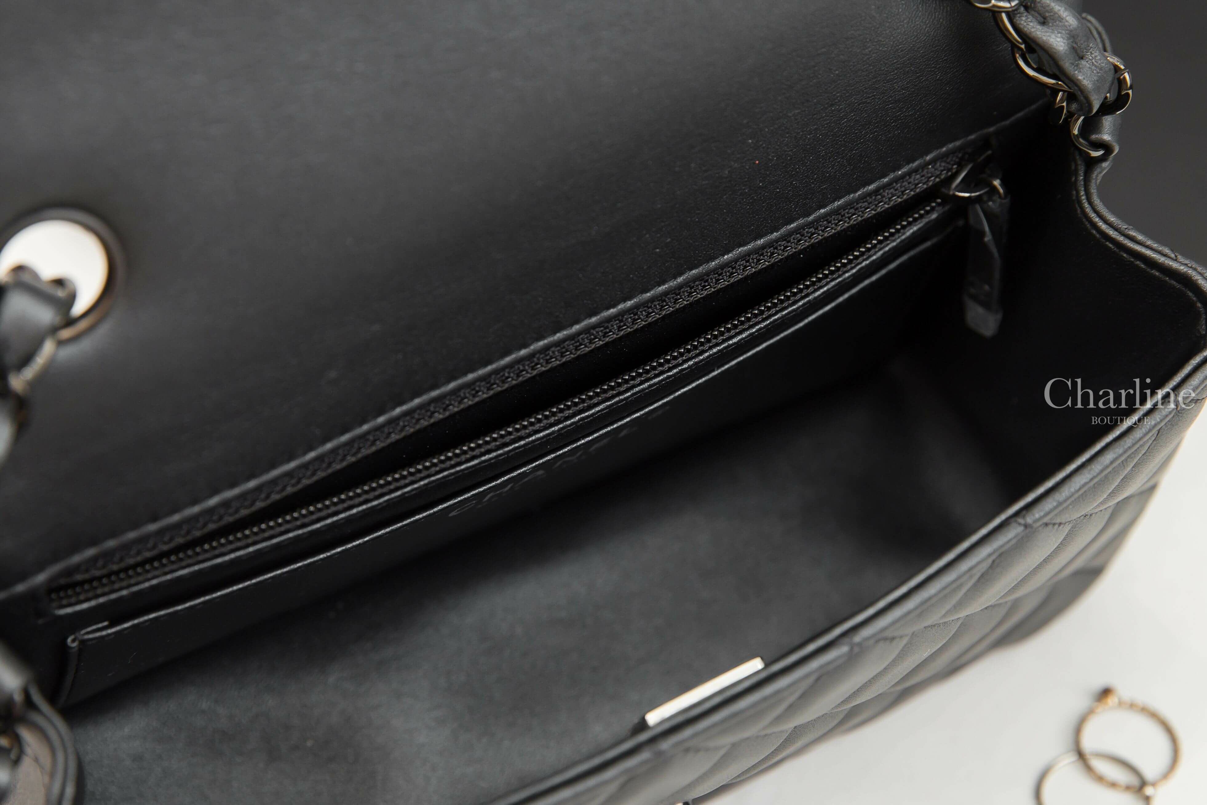 Chanel Mini Flap Bag 黑色黑釦黑鍊20cm小羊皮菱格紋肩背包-Charline Boutique 精品代購
